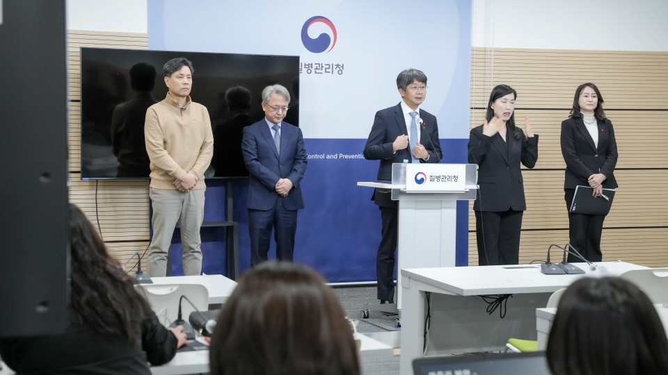 질병관리청 임승관 청장이 한국 심폐소생술 개정에 따른 건강브리핑을 진행하고 있다.